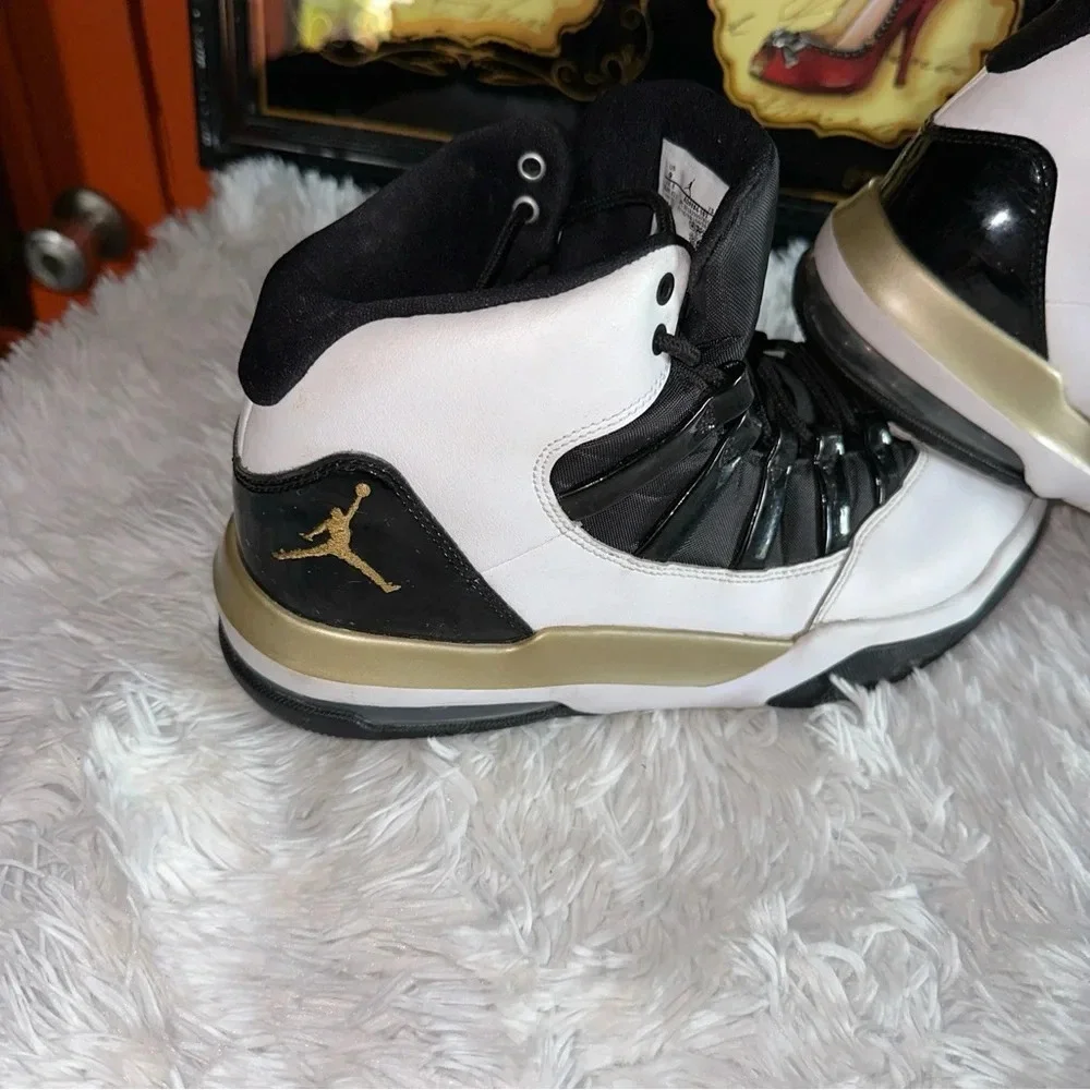 Jordan Max Aura White Black Gold